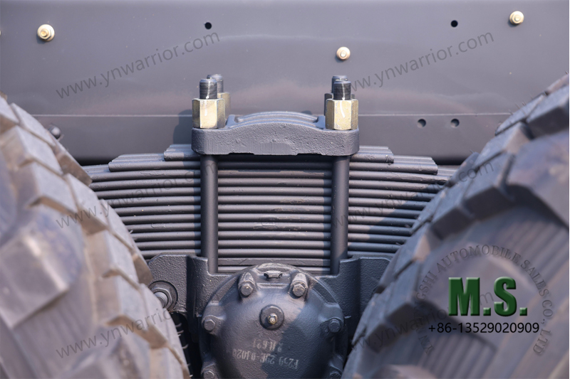 11 طنًا Dongfeng إطار خلفي فردي لشاحنة الطرق الوعرة مقاس 6x6 سعة 11 طنًا زنبرك ورقي معزز