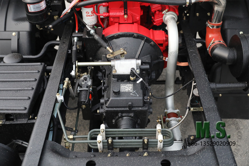 Dongfeng شاسيه شاحنة كابينة حديثة 4x4 مع كابينة متوسطة الخدمة ناقل حركة يدوي سريع