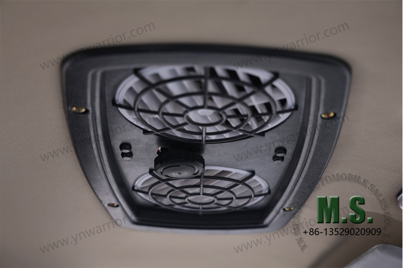 الوعرة 6x6 سعة 11 طن Dongfeng مروحة تهوية الإطار الخلفي الفردي للكابينة لشاحنة الطرق الوعرة 6x6 سعة 11 طن