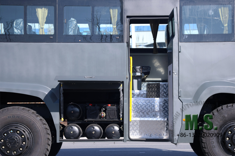 Dongfeng حافلة للطرق الوعرة 6x6 تدخل لقطات خطوة