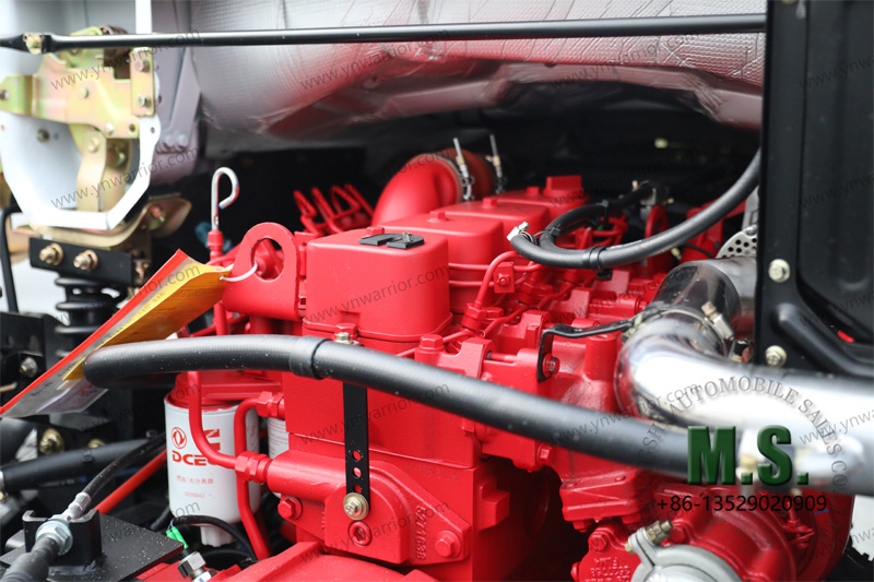 Dongfeng هيكل شاحنة كابينة حديث 4x4 مع كابينة متوسطة التحمل محرك Cummins أصلي بقوة 140 حصان