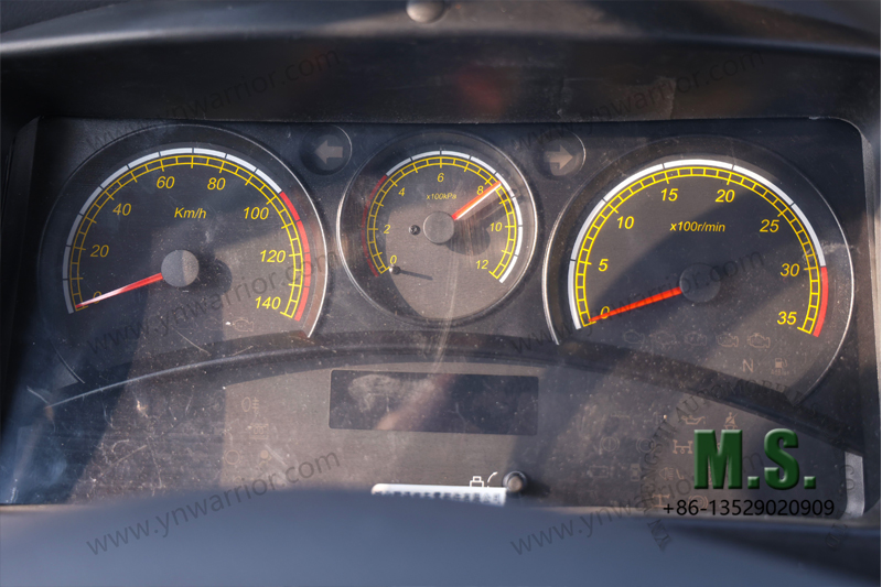 Dongfeng إطار خلفي فردي لشاحنة الطرق الوعرة 6x6 11 طن إطار خلفي فردي لوحة أجهزة بسيطة