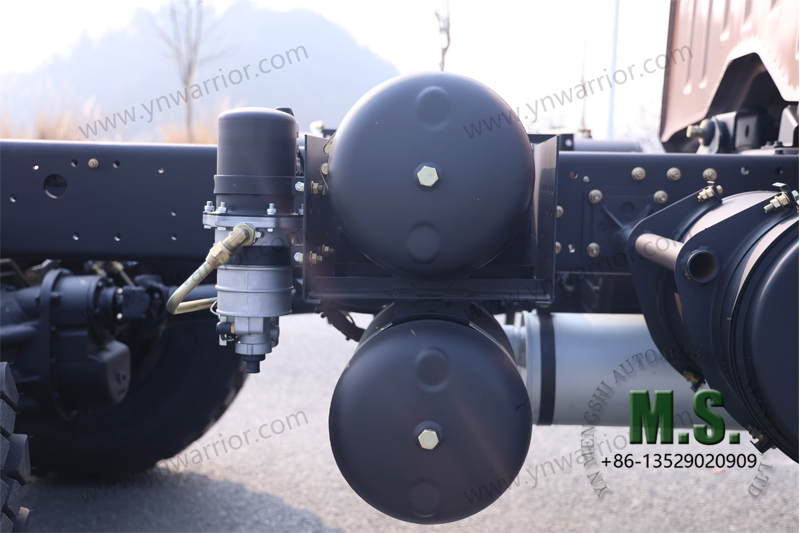 Dongfeng إطار خلفي فردي لشاحنة الطرق الوعرة 6x6 أسطوانة مكابح هوائية 11 طن