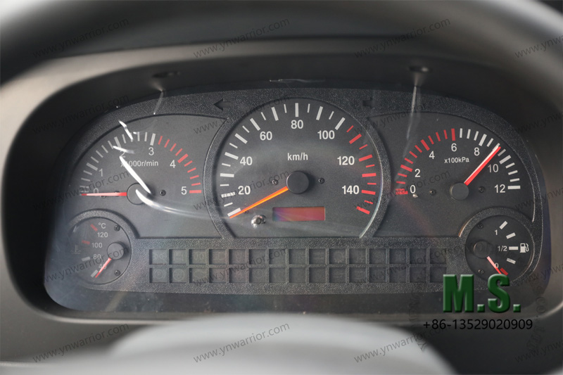 Dongfeng هيكل شاحنة كابينة حديثة 4x4 مع لوحة أدوات للكابينة متوسطة الخدمة