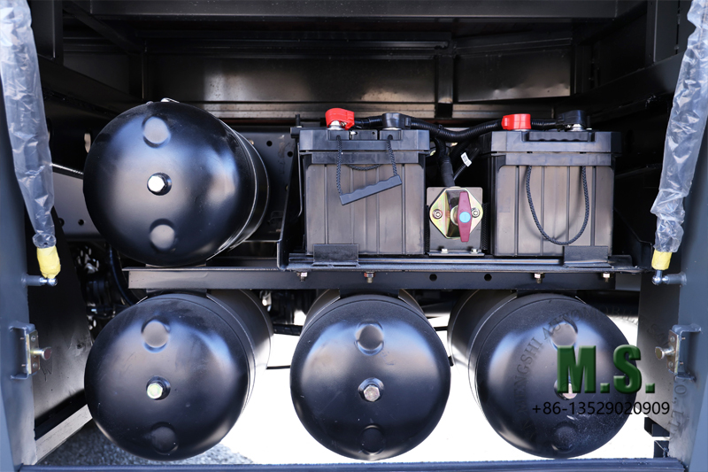 Dongfeng فرامل هوائية وقاعدة هوائية لحافلة الطرق الوعرة 6x6، وموضع البطارية