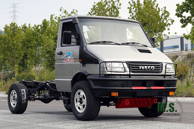 هيكل IVECO الفضي ذو الدفع الرباعي للطرق الوعرة 4WD هيكل قصير الرأس متعدد الوظائف تصدير هيكل السيارة الخاصة