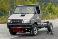 هيكل IVECO الفضي ذو الدفع الرباعي للطرق الوعرة 4WD هيكل قصير الرأس متعدد الوظائف تصدير هيكل السيارة الخاصة