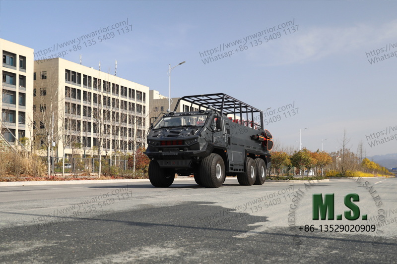 6x6 حافلة Desert Cruiser لمشاهدة معالم المدينة على الطرق الوعرة 