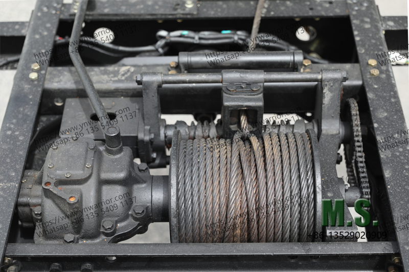 Dongfeng 6x6 Double Row Truck Winch Electric Winch in chassis 