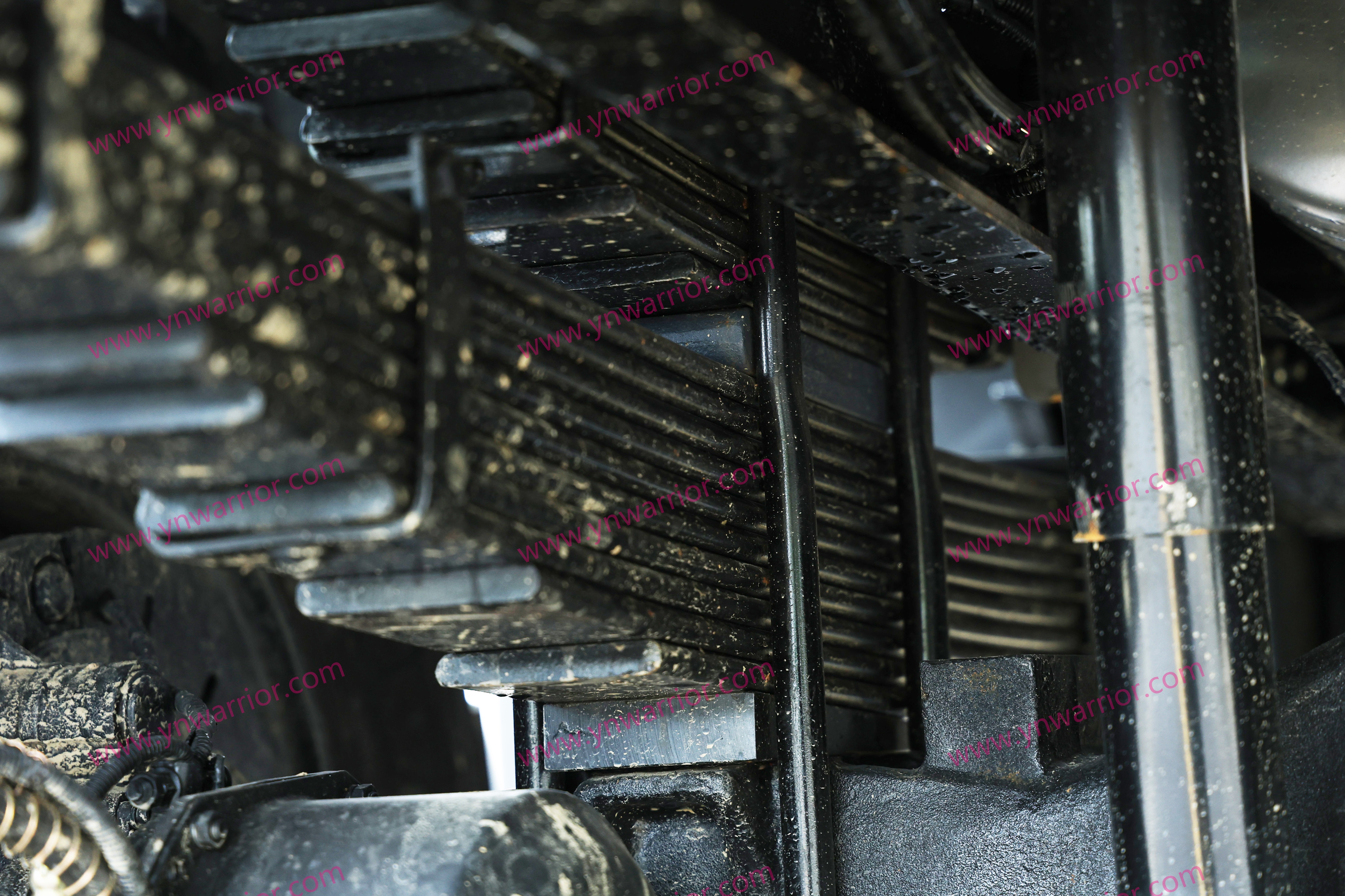 تعليق زنبركي خلفي من حاملة القوات المدرعة الصينية 