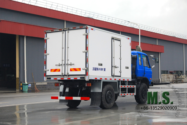 190 حصان 7 أطنان الوزن الإجمالي 4x4 على الطرق الوعرة Dongfeng وزن الثلاجة Truck_2-Ton ، محرك Cummins ، إطارات واحدة خلفية ، نظام مراقبة ، حقن الوقود الميكانيكي.