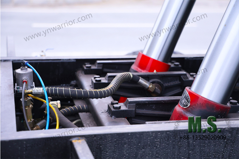 دونغفنغ 6x6 على الطرق الوعرة شاحنة قلابة مضخة هيدروليكية 