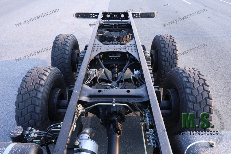 هيكل شاحنة دونغفنغ 6 &times; 6 أنف طويل مع تفاصيل هيكل الكابينة 