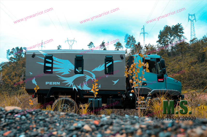 شاحنة نقل أسرى عالية الجودة على الطرق الوعرة صينية الصنع أو شاحنة نقل جندي 