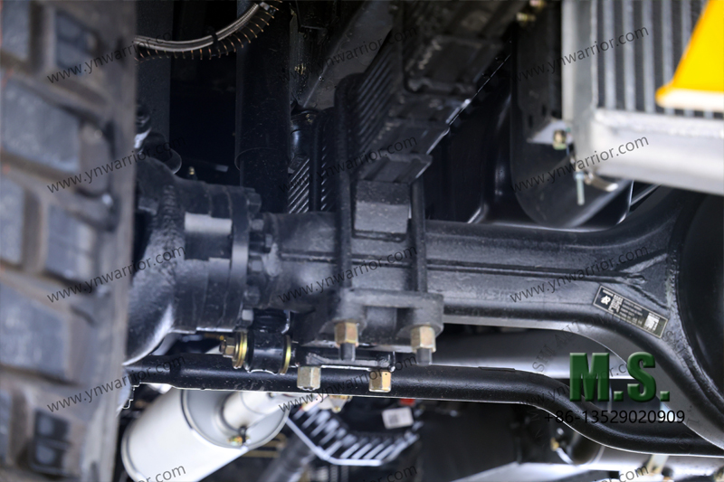 بوزن إجمالي 8 طن Dongfeng حافلة للطرق الوعرة 4x4 