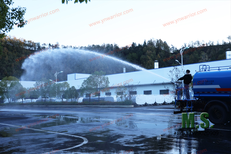 Dongfeng شاحنة رش مياه 4x2 طويلة المدى، فوهة قوية عالية الضغط 