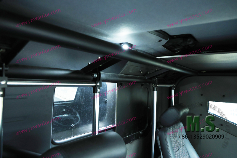 لنوافذ المركبات المدرعة الصينية والتهوية بين الكابينة وجذع الشاحنة الخلفية لحاملة الجنود