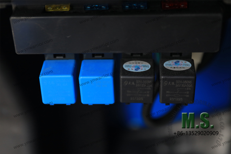 الثلاجة زر داخل الكابينة من 