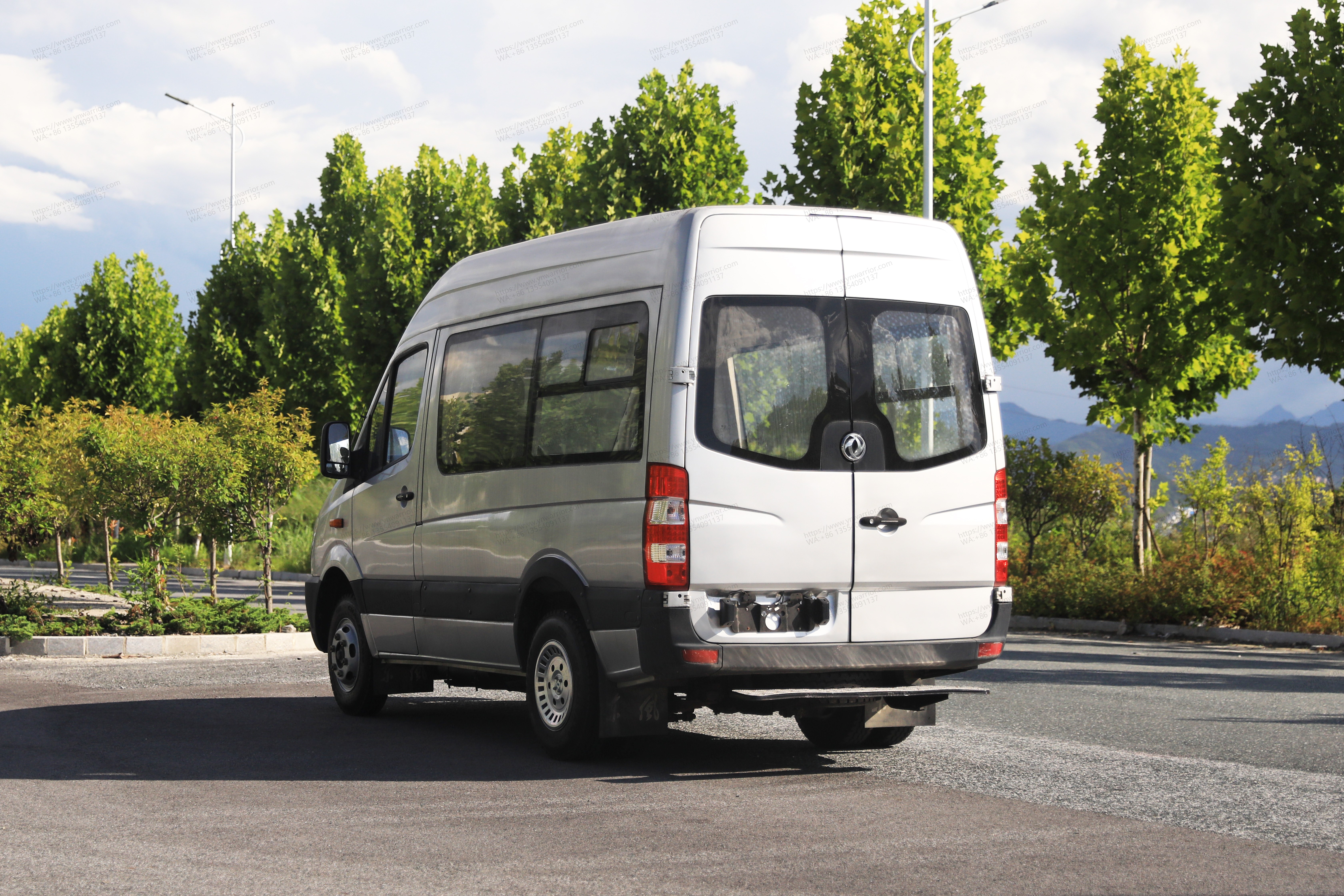 Chinese Dongfeng minivan minivan 