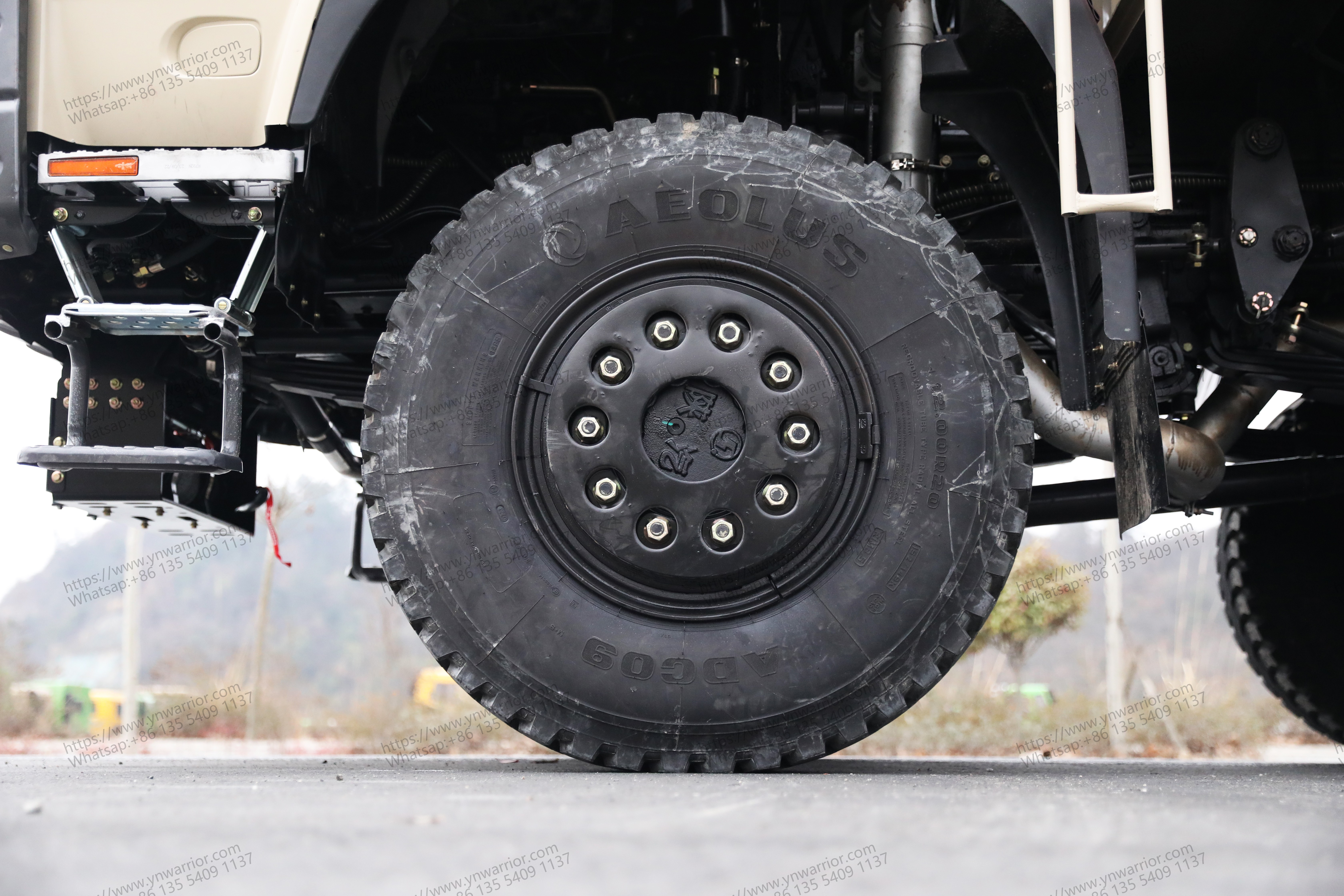 Dongfeng 8x8 Truck Huck Duty Big Tyre 