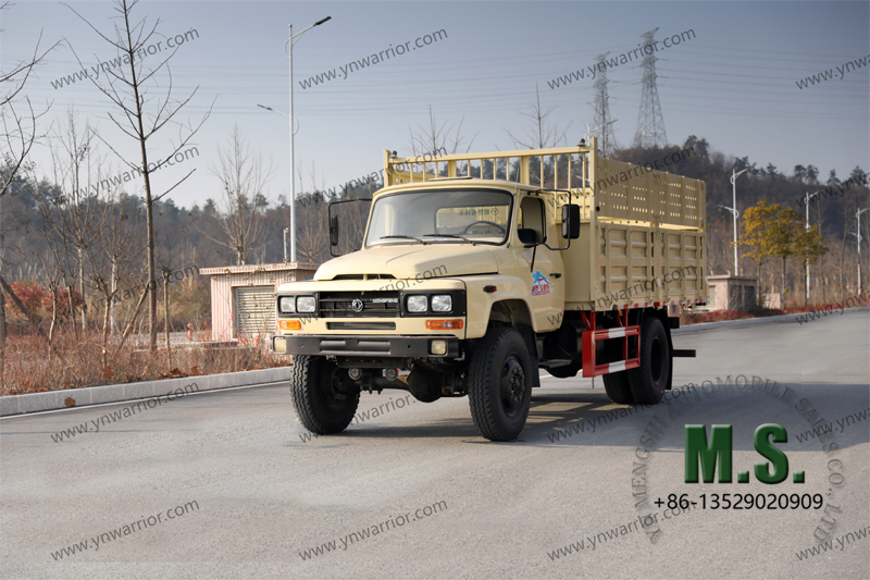 Dongfeng 4x4 شاحنة على الطرق الوعرة 170 Horsepower مستوى الانبعاثات Euro-2 