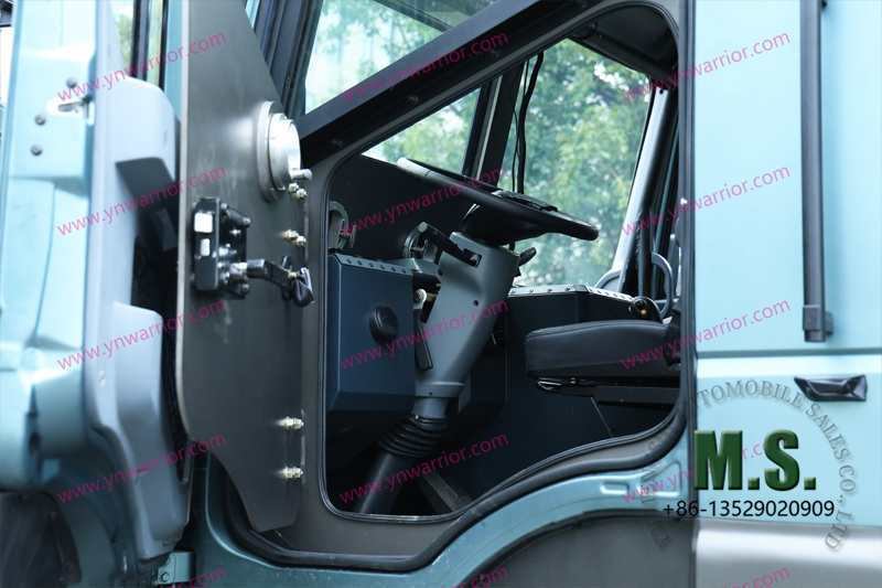 أبواب أمان مزدوجة للمركبة المدرعة 