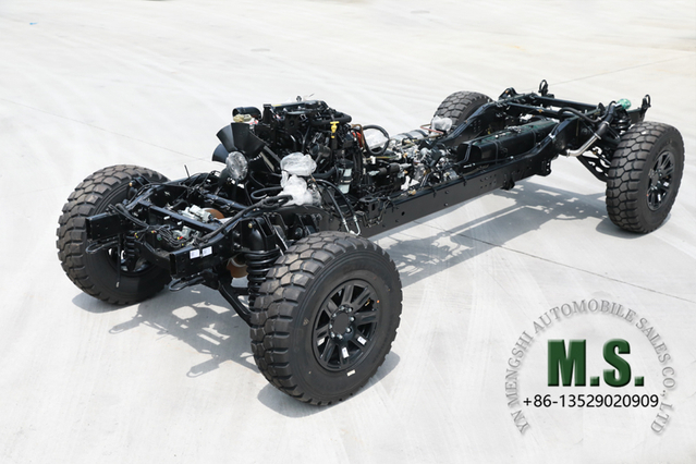 خدم الجيش الصيني الإجمالي 220 حصانًا من الجيش الصيني Dongfeng Mengshi rolling chassis_run-flat ، CTIs ، ناقل حركة أوتوماتيكي ، تعليق مستقل مزدوج وخلفي عظم الترقوة المزدوج الخلفي