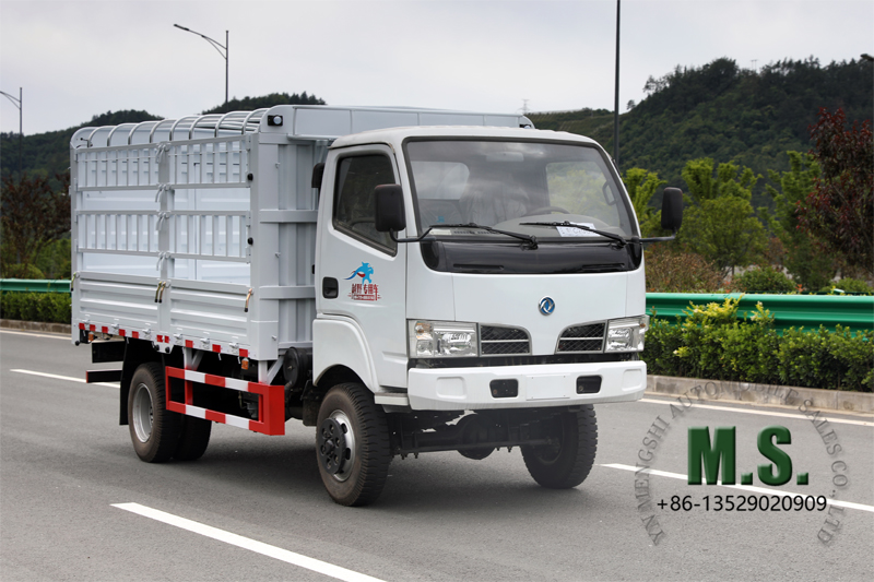معرض المركبات والهيكل 45: Dongfeng 4x4 Small Duty Stake Truck لنقل الماشية الريفية