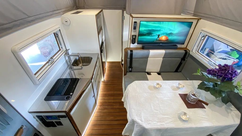 4x4 إصدار Mengshi للطرق الوعرة مع جهاز وسائط متعدد 