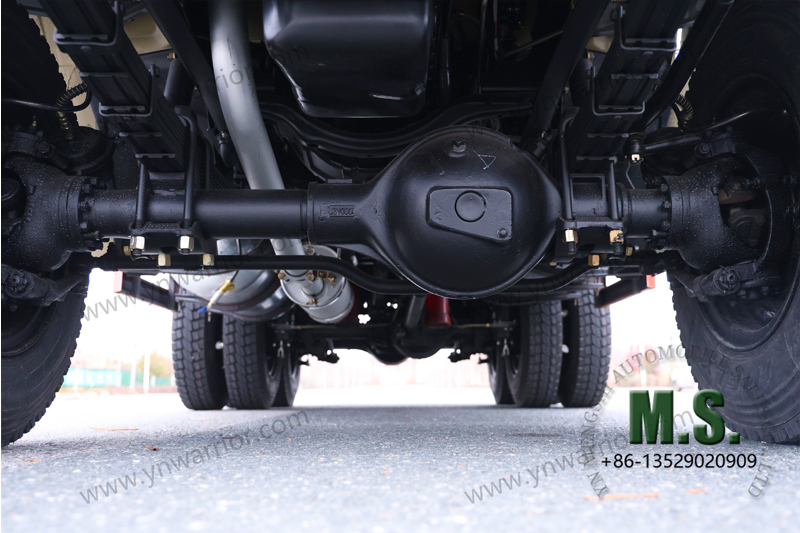 دونغفنغ 6 &times; 6 محور شاحنة قلابة للطرق الوعرة 