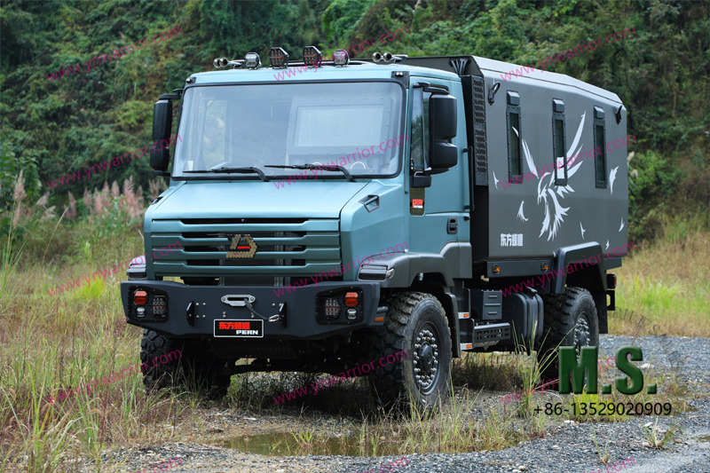 شاحنة نقل جندي فان جذع 4 × 4 