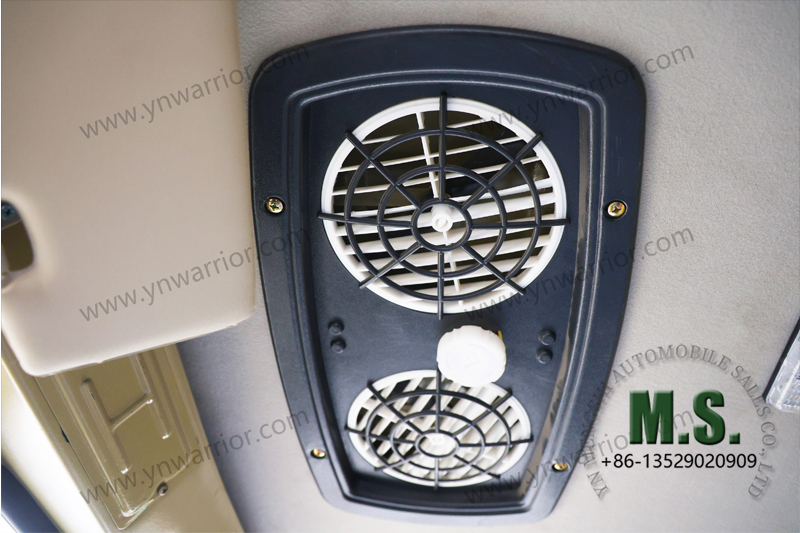 دونغفنغ 6 &times; 6 شاحنة قلابة للطرق الوعرة مروحة تهوية 