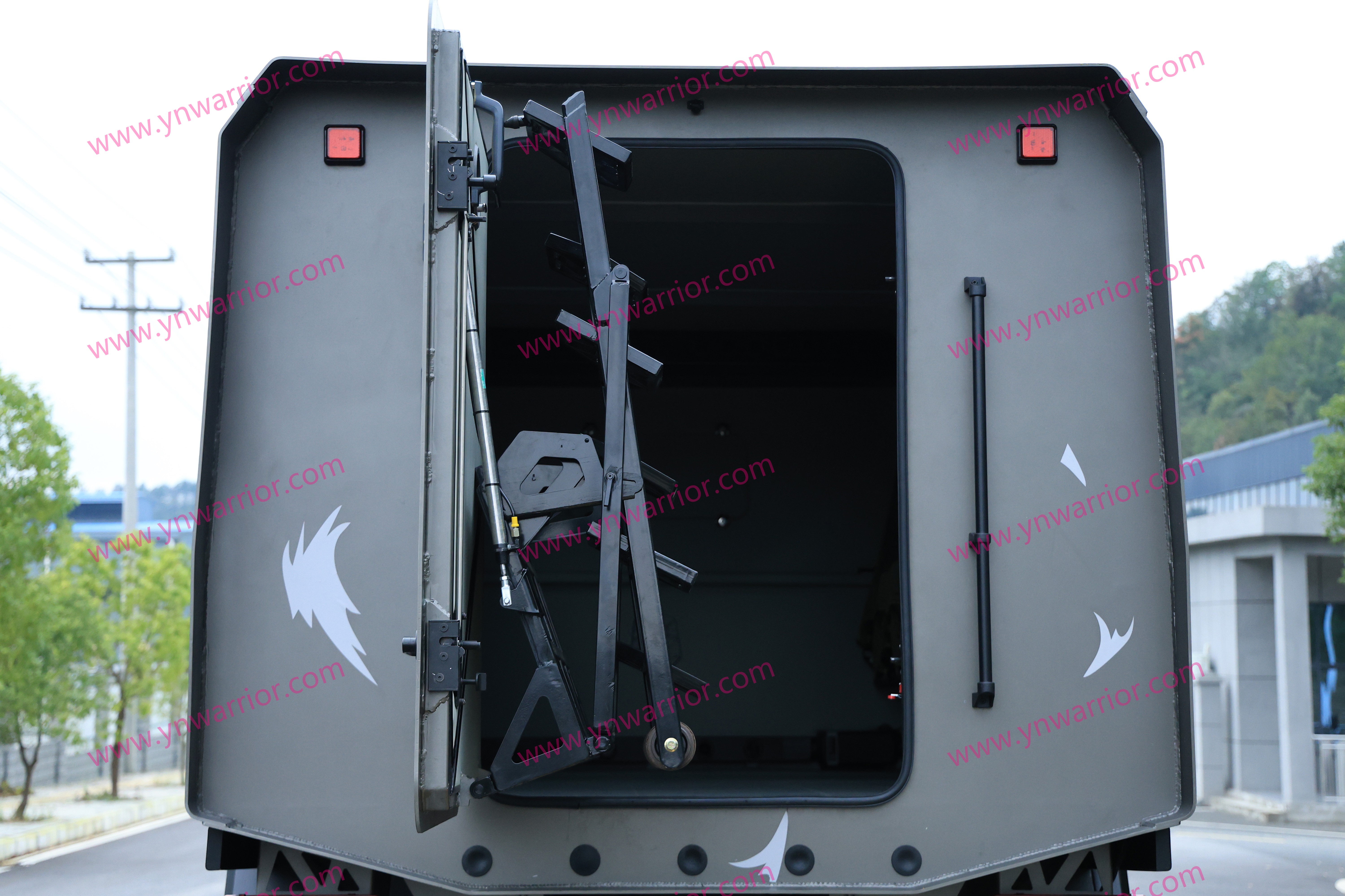 مضادة للرصاص + فتحة إطلاق نار للمركبة المدرعة 