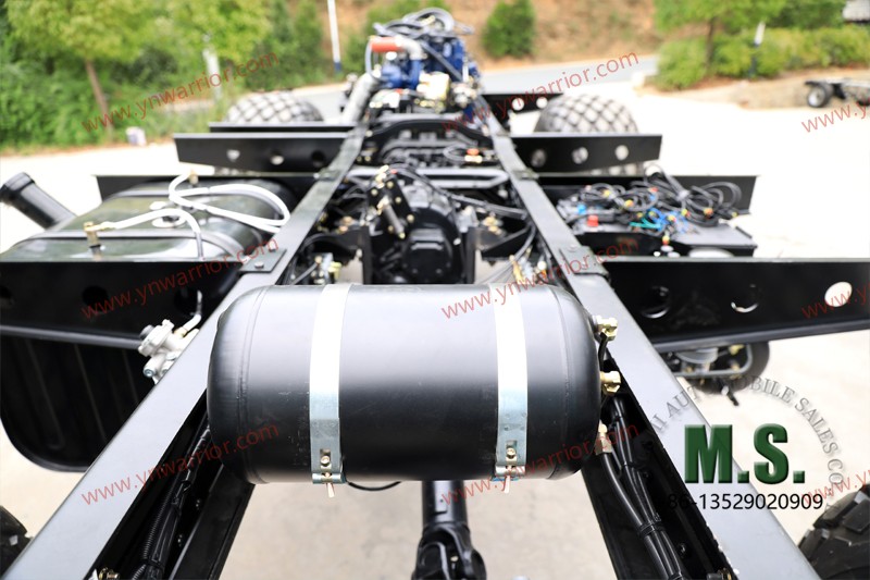 تفاصيل هيكل متدحرج ضخم للطرق الوعرة وأسطوانة هوائية لهيكل متدحرج ضخم 6x6 للطرق الوعرة 