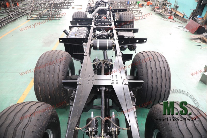 متداول ضخم للطرق الوعرة 