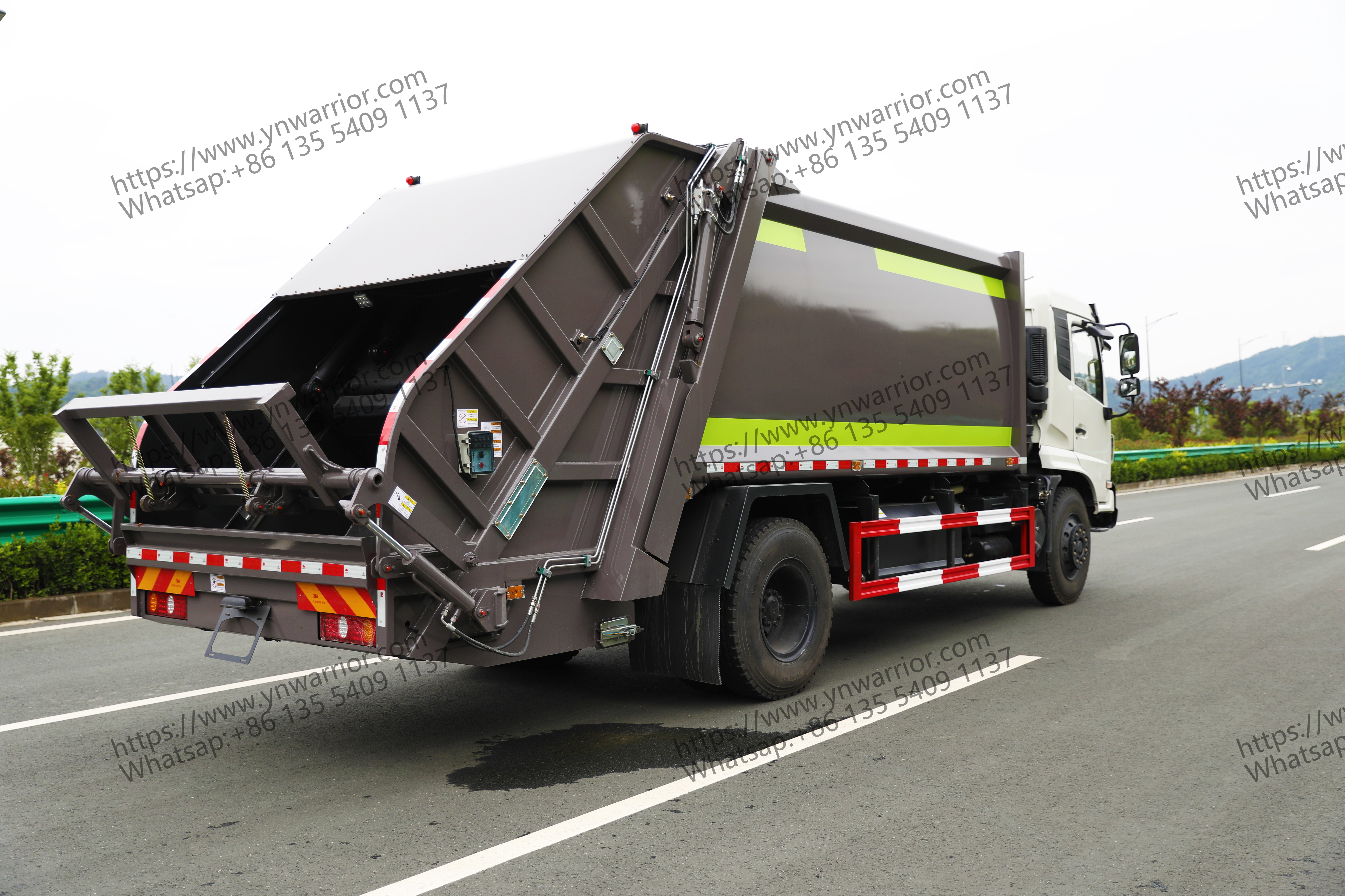 Dongfeng مصنع الشاحنة القمامة المباشر { 