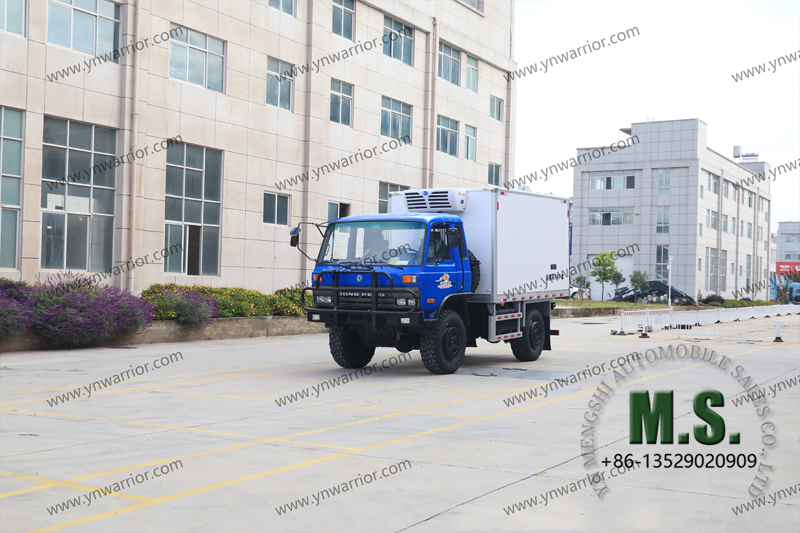 2-TON حمولة الوزن DONGFENG 4x4 ثلاجة شاحنة 