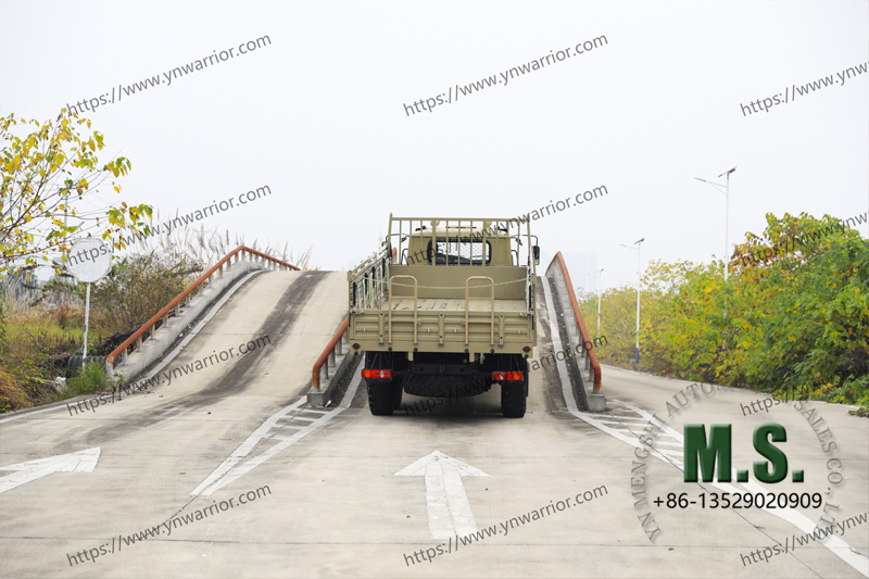 Dongfeng 6x6 شاحنة خارج الطريق 