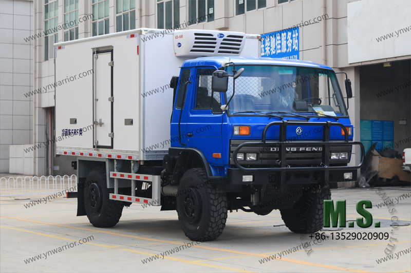 DONGFENG 4x4 ثلاجة شاحنة 7-ton الوزن الإجمالي 