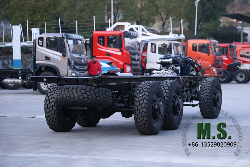 6x6 هيكل دوار بقوة 340 حصانًا للحافلة مع إطار احتياطي تحت الإطار 
